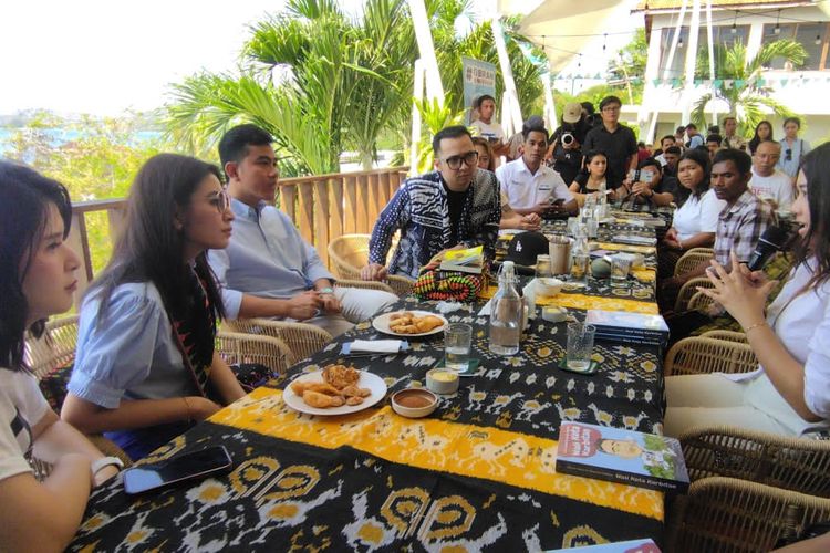 Calon Wakil Presiden (Capres) nomor urut 2, Gibran Rakabuming Raka mengunjungi Labuan Bajo, Kabupaten Manggarai Barat, Nusa Tenggara Timur, pada Sabtu (30/12/2023). 