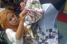 Pemudi Bandung Sulap Majalah Bekas Jadi Kostum Cantik 