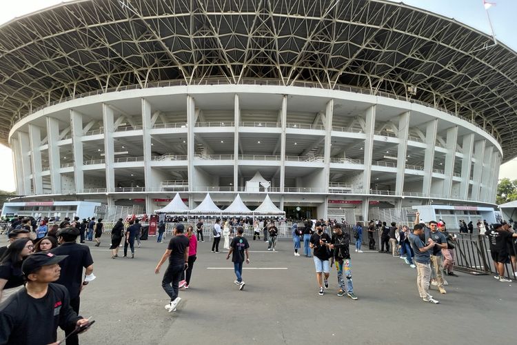 Suasana terkini tempat konser Dewa 19 di Stadion Utama Gelora Bung Karno (GBK), Senayan, Jakarta Pusat, Sabtu (12/8/2023).