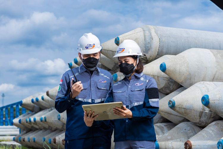 Ilustrasi pegawai Waskita Beton Precast.