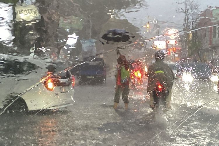Hujan Lebat, Sejumlah Jalan di Kota Malang Tergenang Banjir