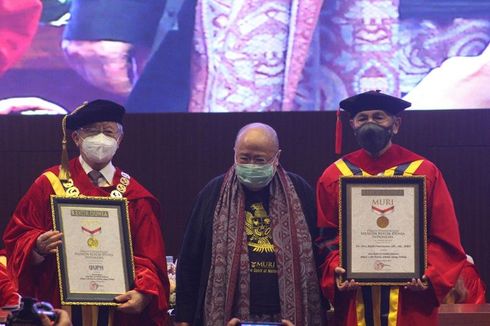 Gelar Wisuda Bertajuk “Go Beyond” 2022, UPH Cetak Rekor MURI