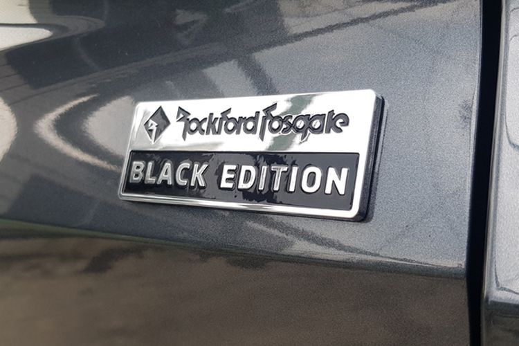 Xpander Cross Rockford Fosgate Black Edition 