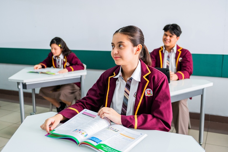 BINUS SCHOOL Simprug sukses pertahankan status Akreditasi A sebagai bentuk penegasan dalam memenuhi standar nasional pendidikan. 