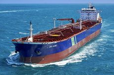 Ditabrak Perahu Kecil, Kapal Tanker Minyak Meledak di Arab Saudi