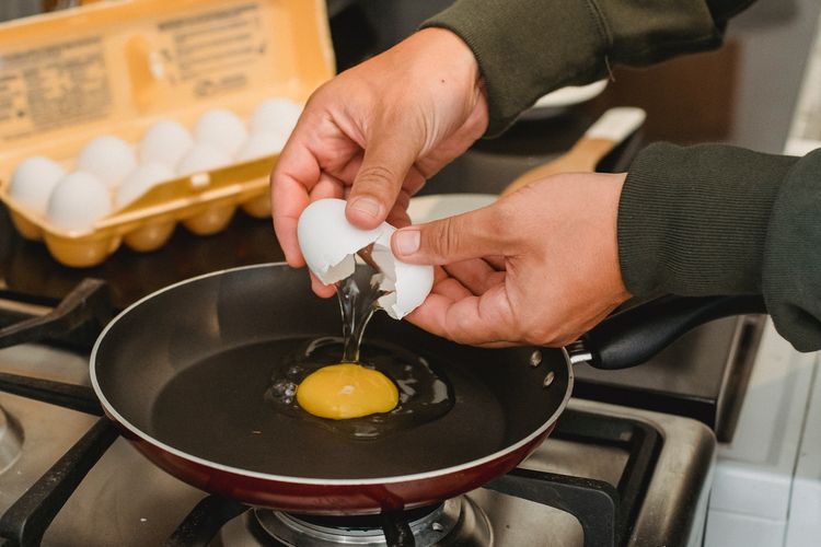 Apakah kuning telur bagus untuk diet? Sebagian orang memilih menghindari kuning telur saat diet karena kandungan kolesterolnya dan lemak.