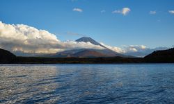 Kali Pertama dalam 130 Tahun Gunung Fuji Telat Bersalju, Pertanda Buruk?