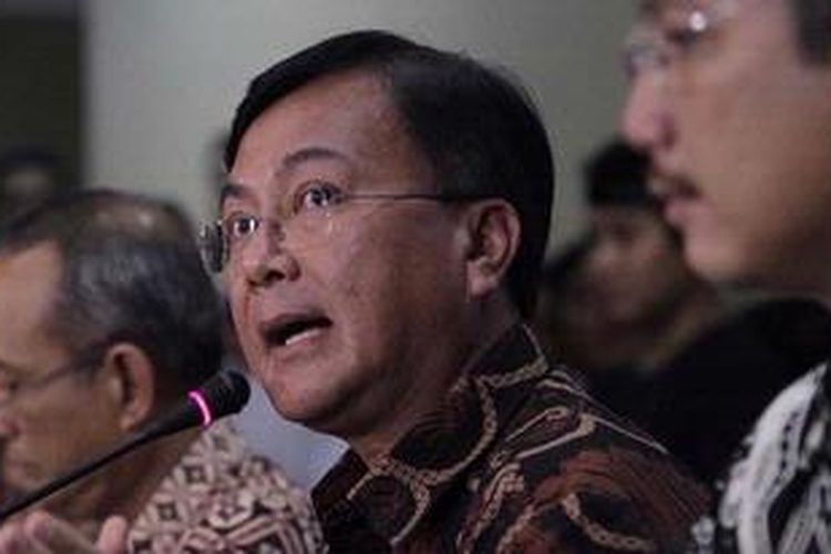 Deputi Bidang Penindakan Badan Narkotika Nasional, Inspektur Jenderal Benny Mamoto (tengah).