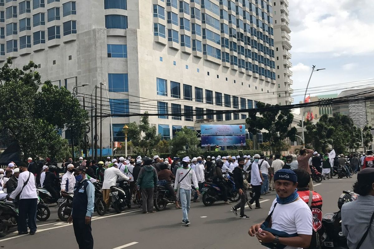 Koordinator Lapangan (Korlap) Aksi 1812 Rijal Kobar mengatakan, pandemi Covid-19 bukan halangan untuk menyampaikan pendapat. 