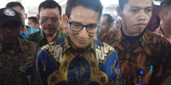 Calon wakil presiden Sandiaga Uno di Pusat Batik Nusantara, Thamrin City, Jakarta, Selasa (2/10/2018).