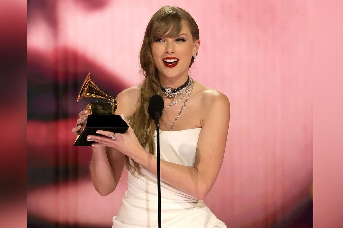 Penyanyi Taylor Swift menyabet penghargaan Grammy Awards 2024. Taylor Swift meraih penghargaan sebagai Best Pop Vocal Album lewat Midnights. Ini merupakan penghargaan Grammy ke-13 Taytay. Daftar Lengkap Pemenang Penghargaan Grammy Awards 2025