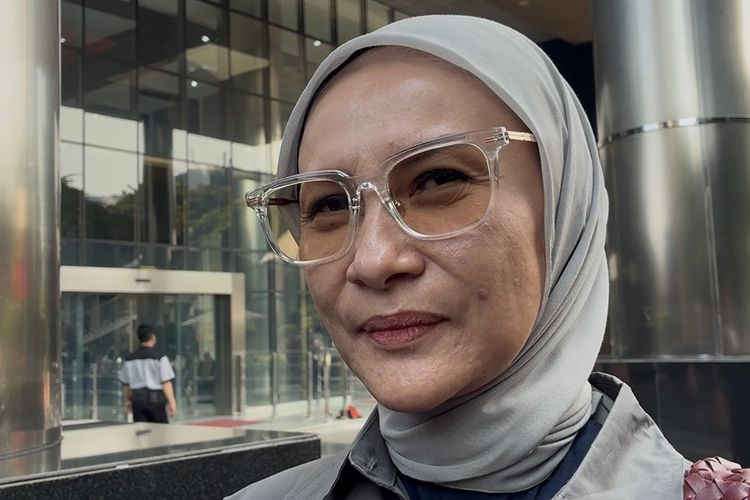 Diperiksa KPK, Istri Ono Surono Ditanya soal Barang yang Disita dari Rumahnya