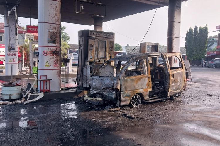 SPBU Cemplang Bogor Terbakar Saat Mobil Isi Pertalite, Pengemudi Luka Bakar