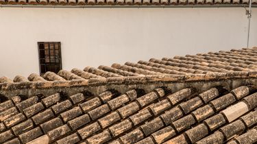 Plus Minus Genteng Tanah Liat Vs Genteng Beton?