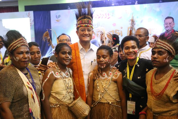 Menteri Sosial Juliari P. Batubara dalam Kegiatan Festival Generasi Emas KAT Tahun 2019, di Cibubur, Jakarta,  Rabu (13/11/2019)