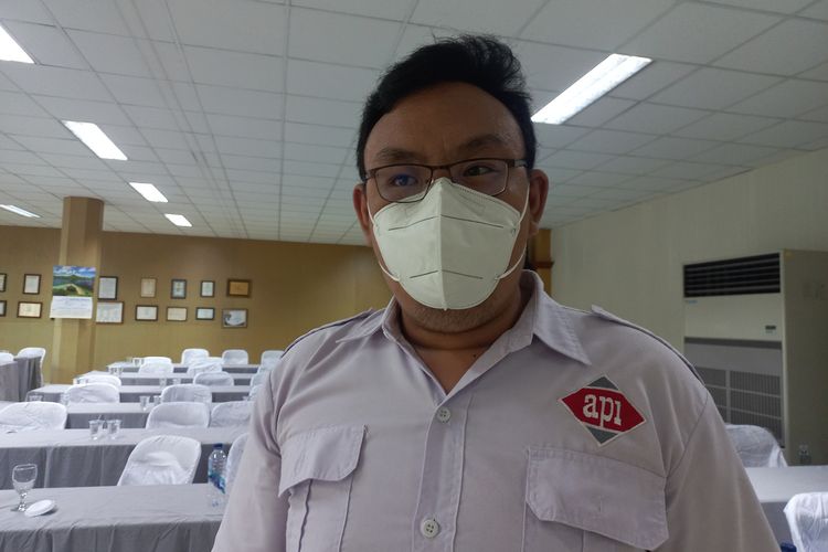 Koordinator Hubungan Industri Asosiasi Pertekstilan Indonesia (API) Andrew Purnama, di PT Kahatex, Sumedang, Rabu (16/11/2022). AAM AMINULLAH/KOMPAS.com