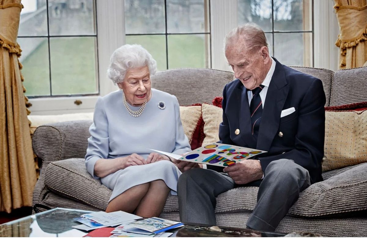 Ratu Elizabeth II dan Pangeran Philip merayakan ulang tahun pernikahan ke-73.