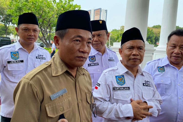 Asosiasi Pemerintah Desa Seluruh Indonesia (Apdesi) bertandang ke Istana Kepresiden Jakarta Pusat untuk bertemu dengan Presiden Joko Widodo pada Selasa (7/11/2023) siang. 