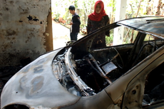 Terparkir dengan Kondisi Mesin Mati, Mobil Retno Tiba-tiba Terbakar