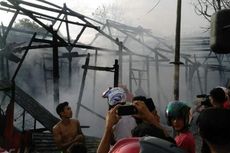 Empat Rumah Ludes Terbakar, Para Pemiliknya Menangis