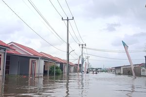 Tinjau Banjir, Plt Bupati Bekasi Soroti Drainase di Green Lavender