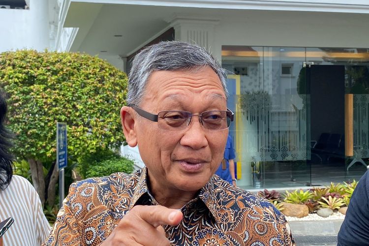 Menteri Energi dan Sumber Daya Mineral (ESDM) Arifin Tasrif buka suara merespon isu perombakan (reshuffle) Kabinet Indonesia Maju usai bertemu Presiden Joko Widodo di Istana Kepresidenan, Jakarta, Rabu (31/7/2024). 