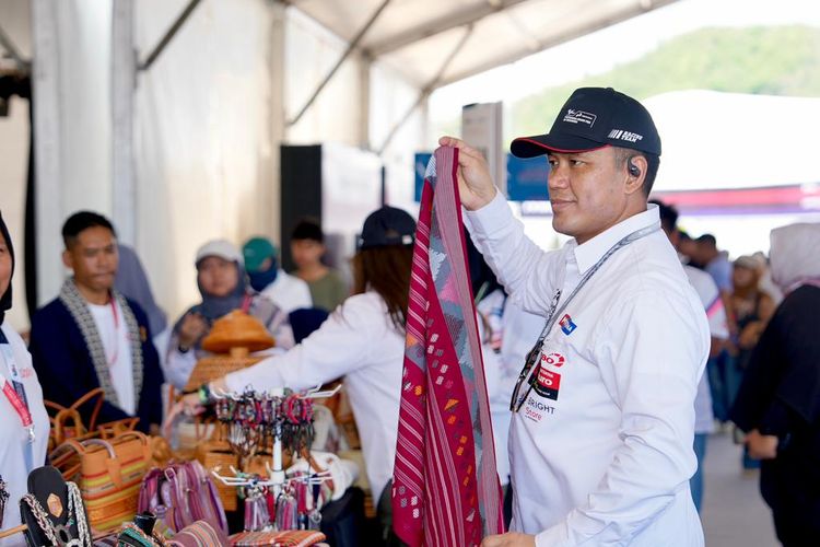 Dari Tenun hingga Mutiara, UMKM Lombok Jadi Sorotan di Mandalika
