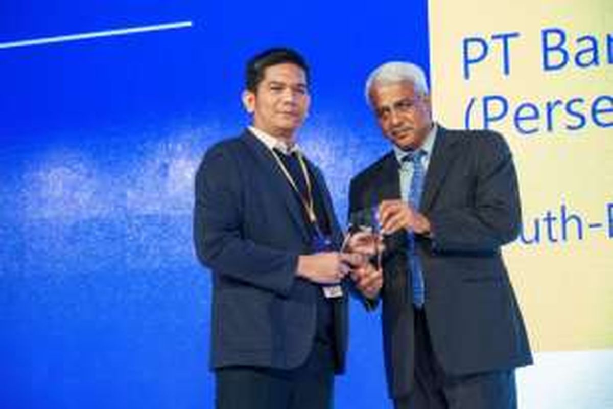 Bank Mandiri menerima penghargaan Visa Champion Security award di Visa Asia Pacific Security Summit yang ke-12. Penghargaan tersebut merupakan pengakuan atas kepemimpinan dalam manajem risiko dan efektivitas sistem pembayaran anti-fraud. 