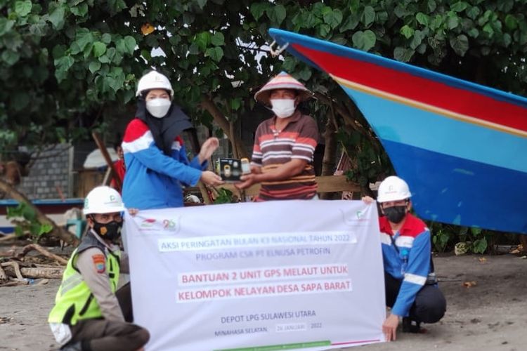 Kelompok Nelayan Desa Sapa Barat, Minahasa Selatan, Sulawesi Utara, menerima bantuan alat GPS dari Elnusa Petrofin