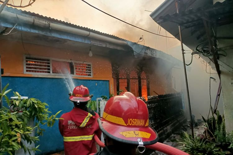 Kebakaran Hebat di Padang Hanguskan 34 Bangunan, Puluhan Warga Terpaksa Mengungsi