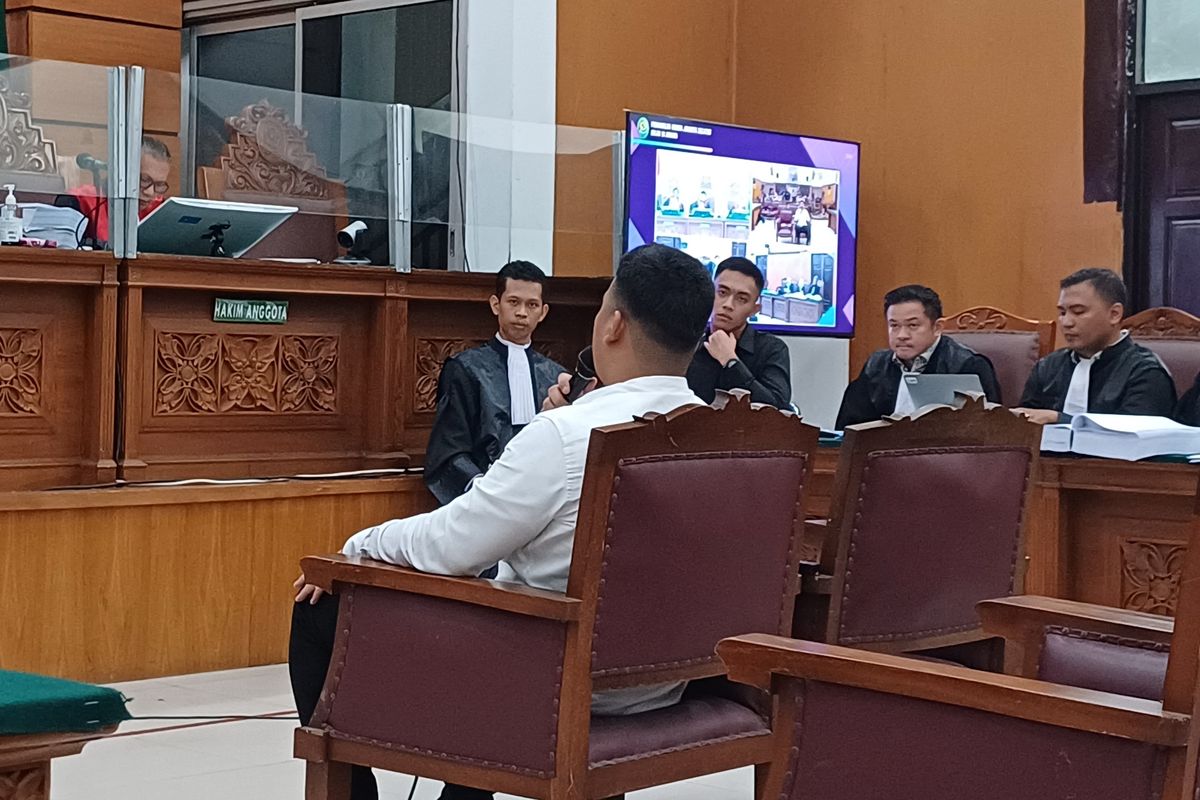 Terdakwa Shane Lukas (19) saat bersaksi di sidang kasus penganiayaan D (17) di Pengadilan Neger Jakarta Selatan, Selasa (4/7/2023)