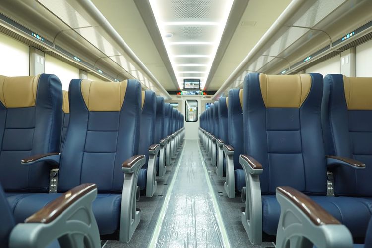 KA Majapahit gunakan jenis Kereta Ekonomi Stainless Steel New Generation mulai 25 Maret 2024.