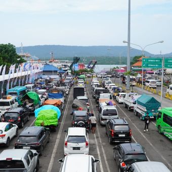 Antrean kendaraan di Pelabuhan Gilimanuk jelang Hari Suci Nyepi dan Idul Fitri 2026.