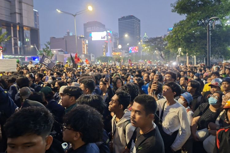 Mahasiswa UI Bubarkan Diri dari Titik Aksi, Janji Bakal Demo di Bundaran HI Lagi