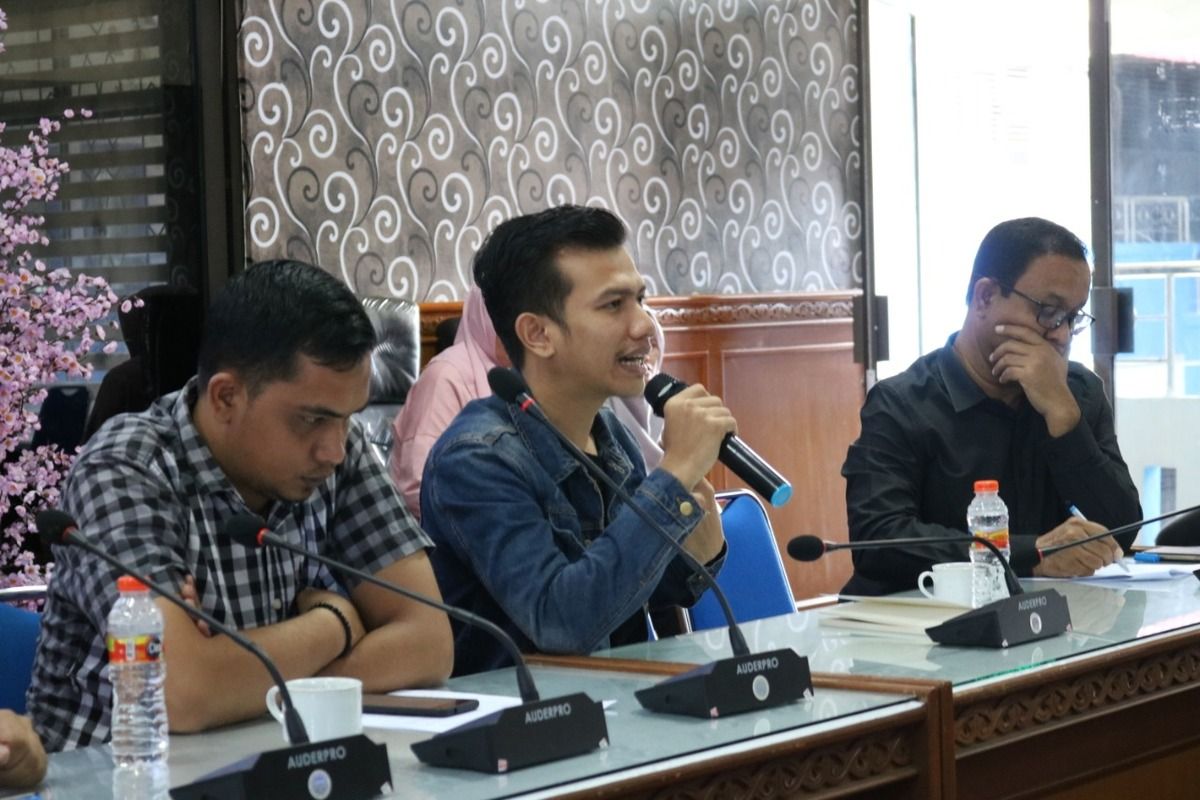 Foto dok Dinsos Aceh ,  Mulia Mardi, Direktur Pemuda Pelajar Indonesia se-Tiongkok saat meberikan keterangan terkait keberadaan mahasiswa Aceh di Wuhan dalam komprensi pers di Dinas Sosial Provinsi Aceh di Banda Aceh, Minggu (26/01/2020)