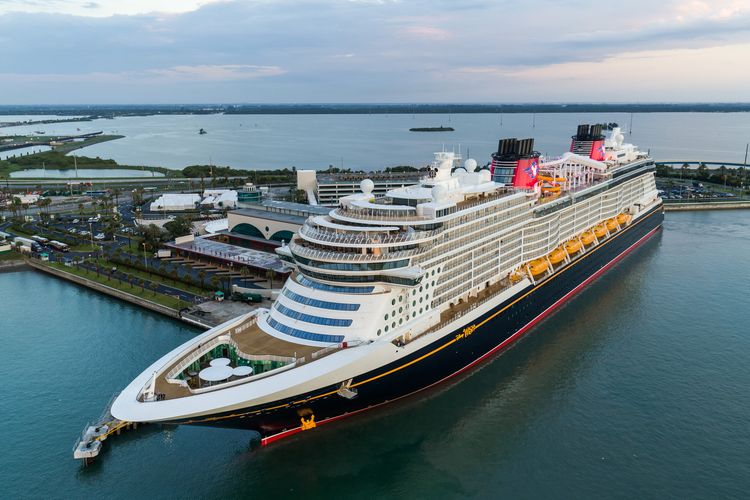 Ilustrasi kapal pesiar Disney Cruise Line. 
