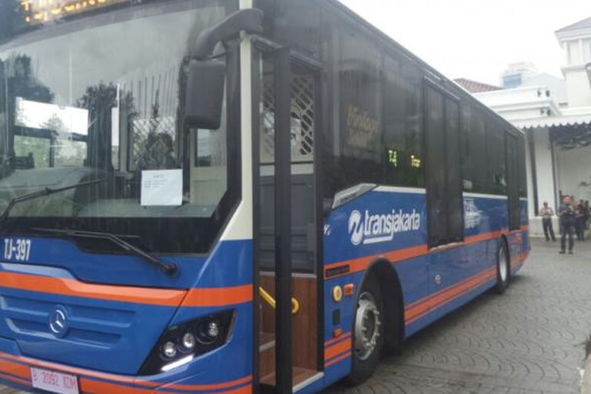 Bus Transjakarta vintage series 