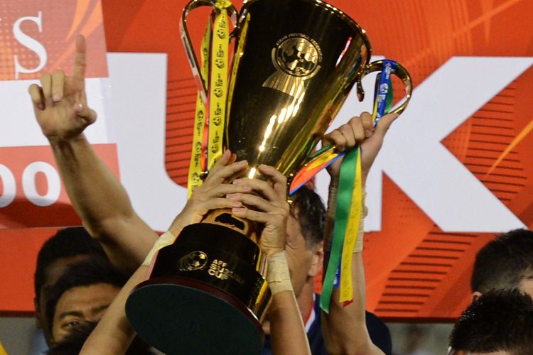 Trofi Piala AFF menjadi lambang supremasi sepak bola negara-negara Asia Tenggara. 