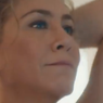 Gaya Jennifer Anniston Pakai Sport Bra dan Legging 