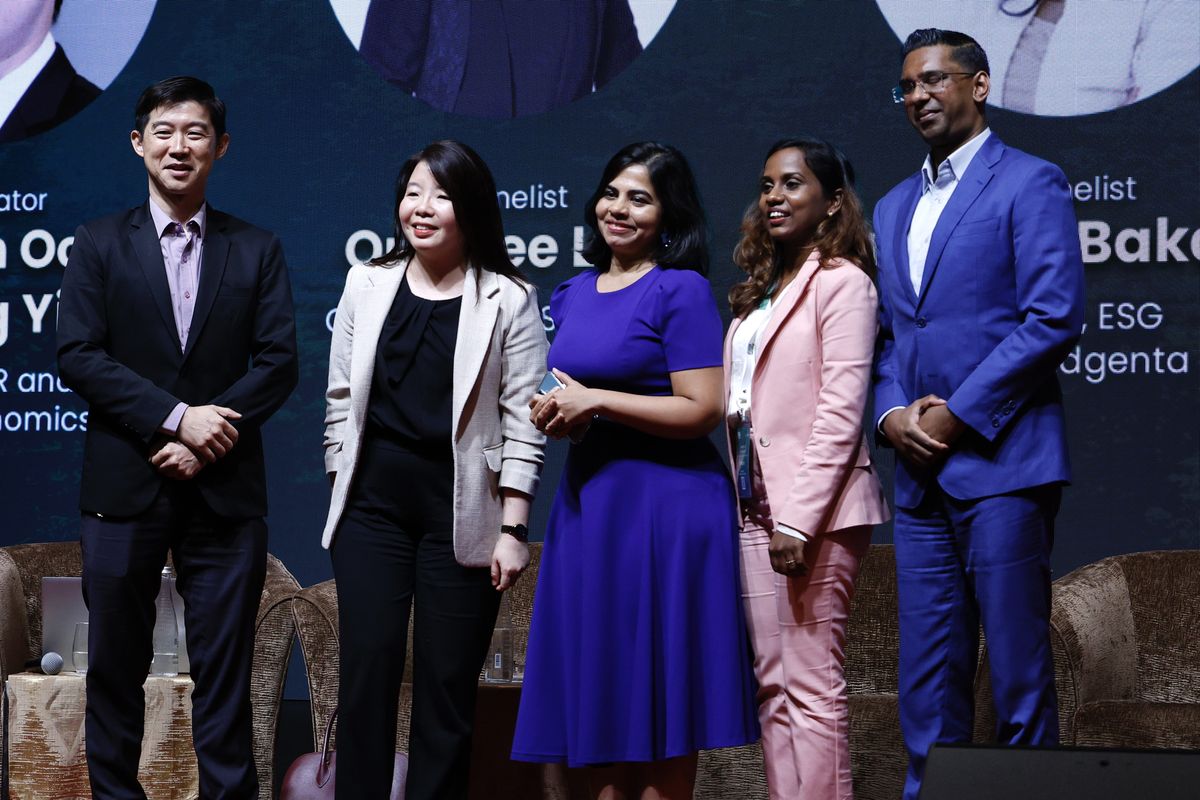 Ooi, Ong, Sharifah, Bavithira, dan Saravanan dalam panel diskusi Empowering Diversity in Industry: Bridging the Gender Gap pada The Star ESG Summit 2024 (7/11/2024). 