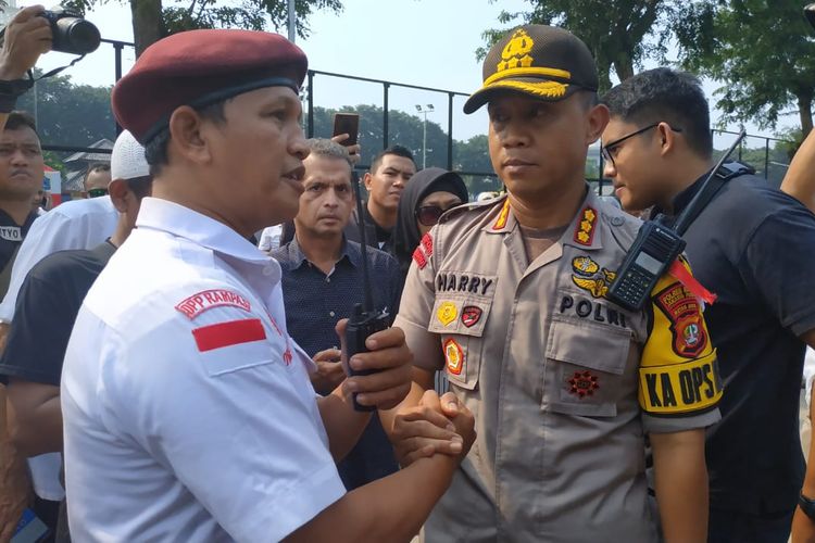 Massa aksi berkumpul di Lapangan Banteng, Kamis (9/5/2019). Aksi yang digagas Eggi Sudjana dan Kivlan Zen ini berencana unjuk rasa ke Kantor KPU.