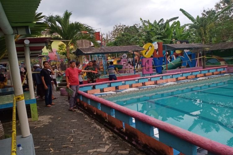 FA seorang siswa SD berusia delapan tahun tewas tenggelam di Kolam Renang Rahmatika, Desa Kalisari, Kecamatan Kradenan, Kabupaten Grobogan, Jawa Tengah, Senin (1/5/2023) siang.