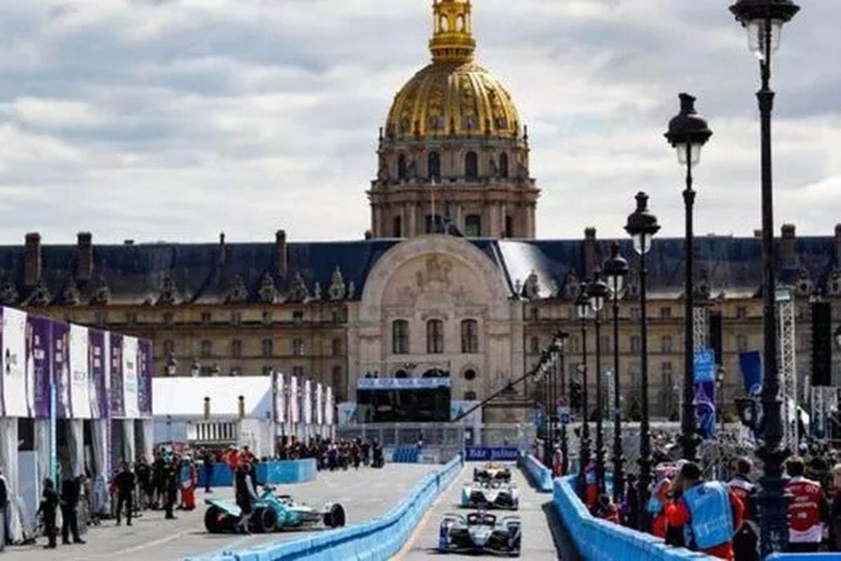 Balapan Formula E di Paris, Perancis, yang mengambil lokasi di kawasan Les Invalides.