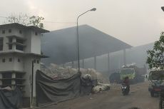 Kebakaran di TPA Jatibarang Membuat Aktivitas Bongkar Sampah Lumpuh