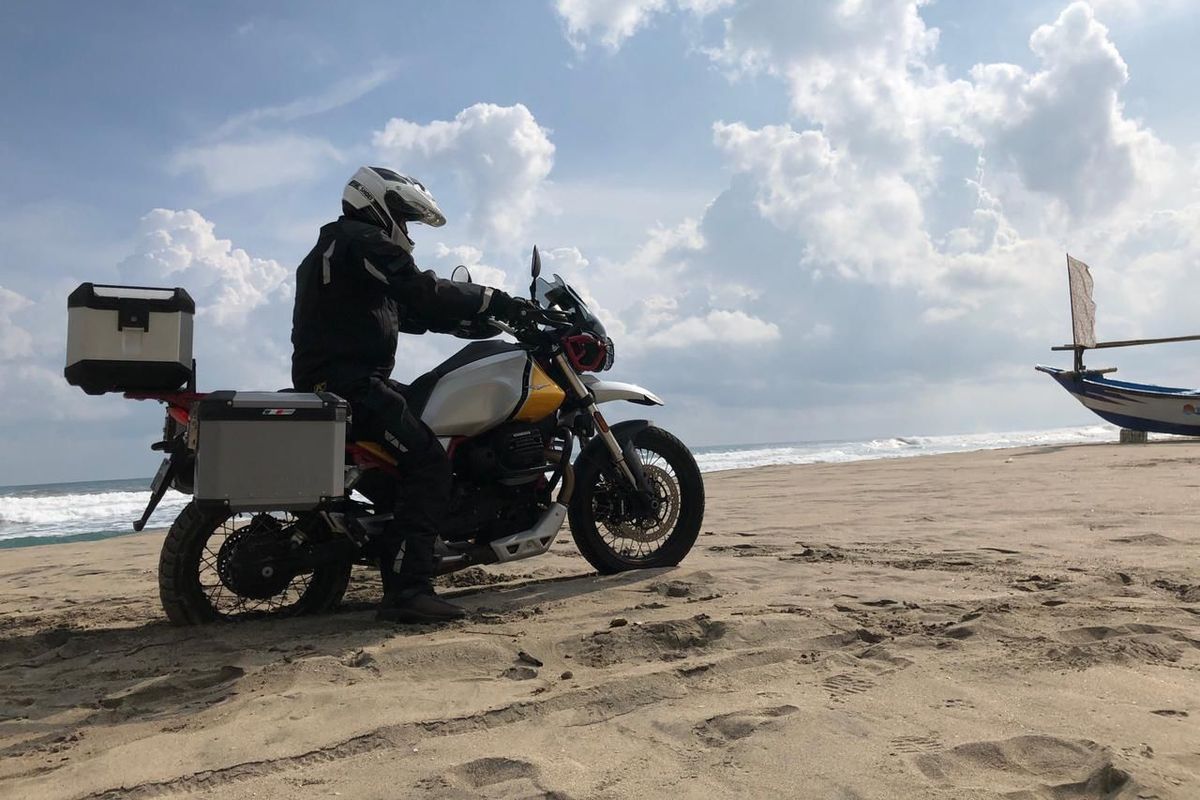 Moto Guzzi V85TT Travel cocok untuk dipakai adventure atau berkendara jarak jauh