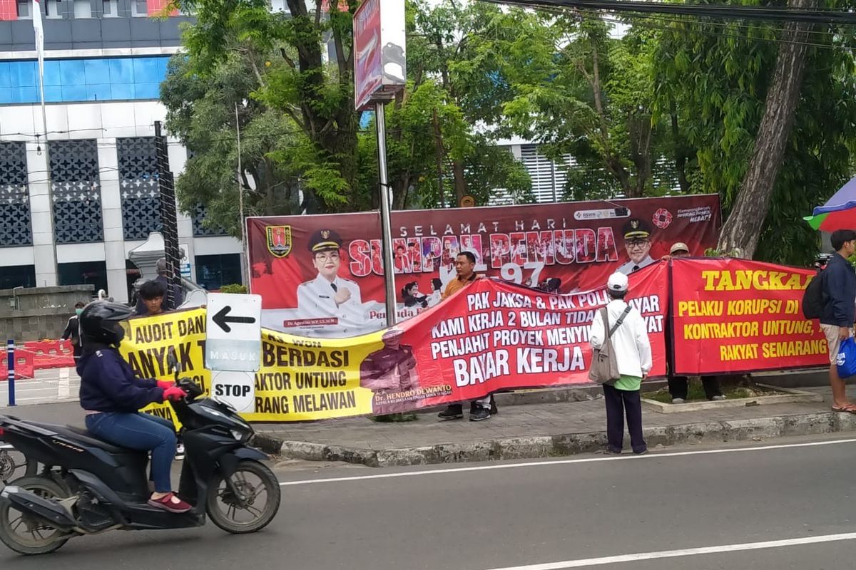 Pemerintah Kota (Pemkot) Semarang menegaskan bahwa aksi damai yang berlangsung di Rumah Sakit Daerah (RSD) K.R.M.T. Wongsonegoro pada Senin (3/11/2025) tidak terkait langsung dengan pemerintah daerah maupun pihak manajemen rumah sakit. 