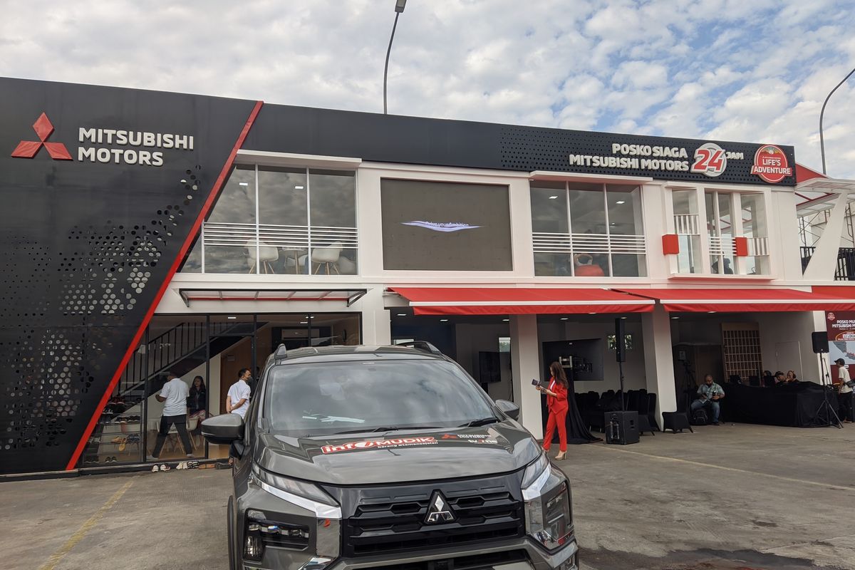 Tampak depan Posko Siaga Mitsubishi di rest Area Km 57 Jalan Tol Cikampek