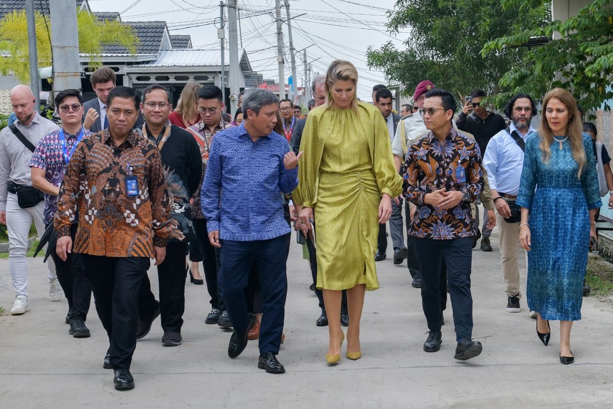 Ratu Maxima dari Kerajaan Belanda, dalam kapasitasnya sebagai Advokat Khusus Sekretaris Jenderal PBB untuk Kesehatan Keuangan (UNSGSA), memberikan apresiasi atas inisiatif BTN, yakni Bayar Angsuran-Mu Pakai Sampah-Mu saat berkunjung ke Perumahan Gran Harmoni Cibitung, Bekasi, Rabu (26/11/2025).