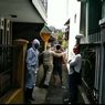 Kisah-kisah Penjemputan Pasien Positif Corona, Warga Dipeluk agar Tertular hingga Petak Umpet dengan Petugas