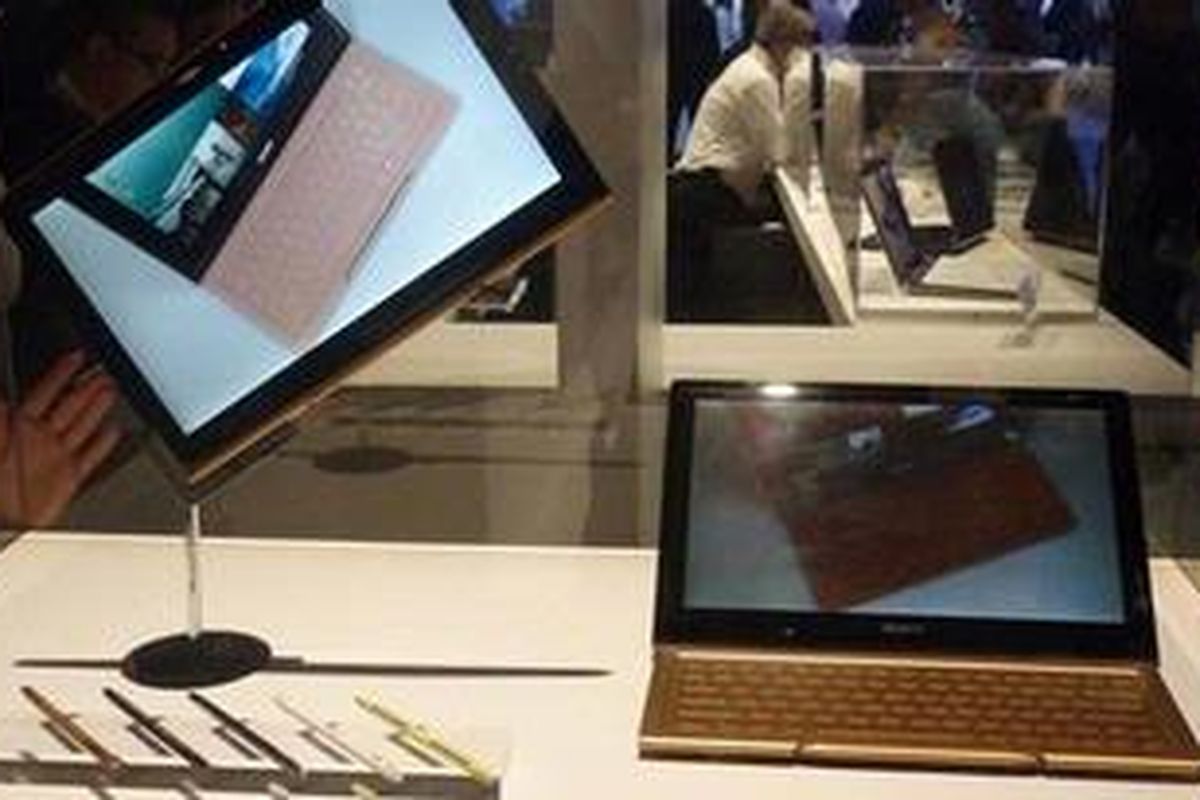 Konsep laptop hybrid yang dikembangkan Sony. Bagian layar ditarik sampai menutupi keyboard jika akan difungsikan menjadi tablet. 